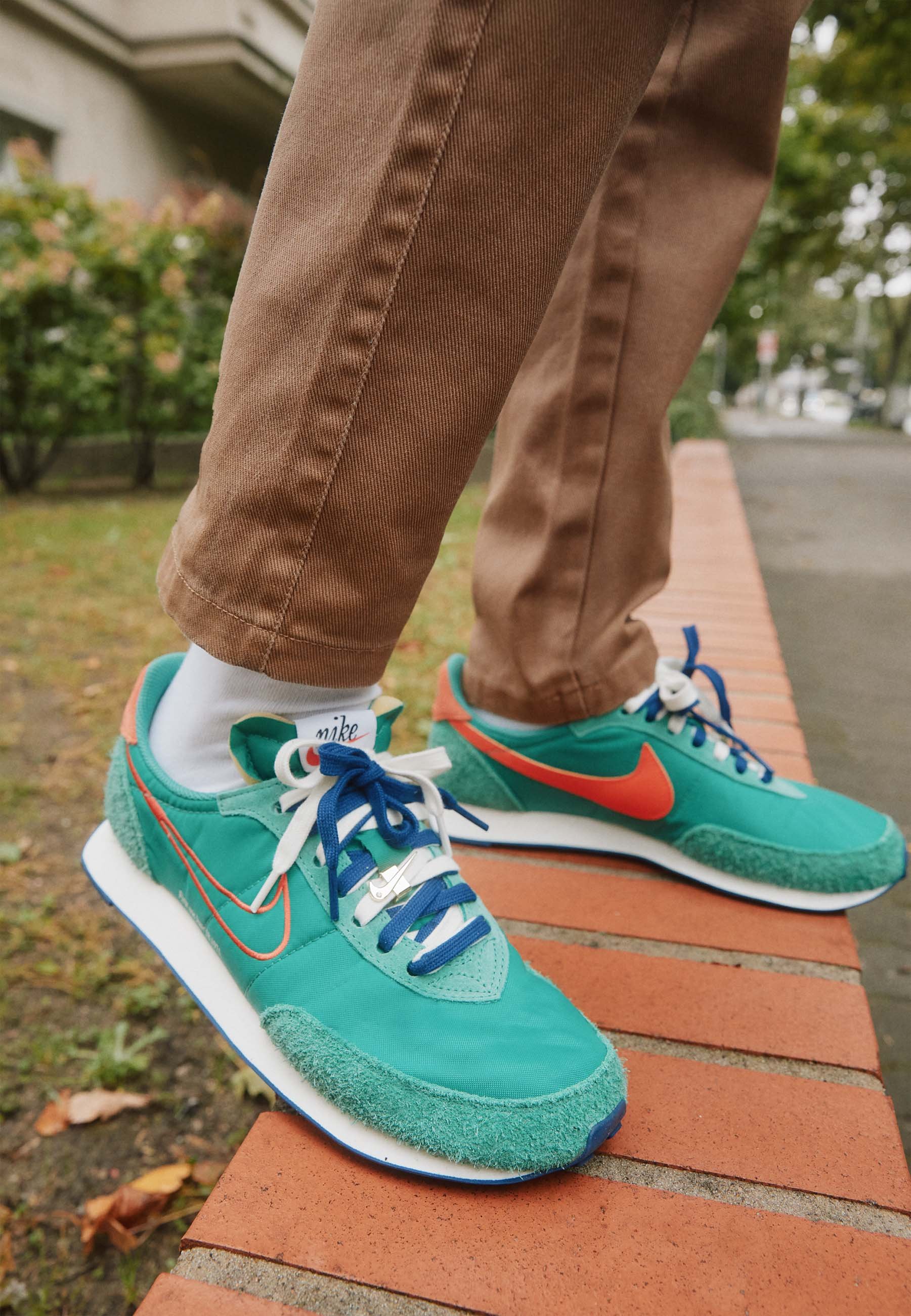 nike waffle trainer orange