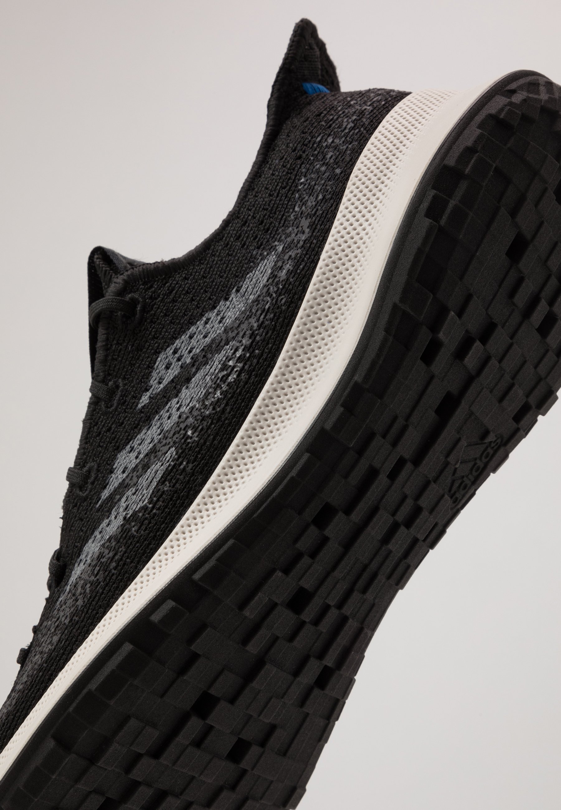 adidas Performance SENSEBOUNCE + Nøytrale løpesko core adidas Performance SENSEBOUNCE Nøytrale løpesko glow