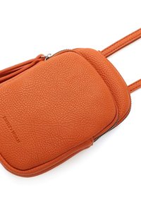 Emily & Noah Handytasche - terra