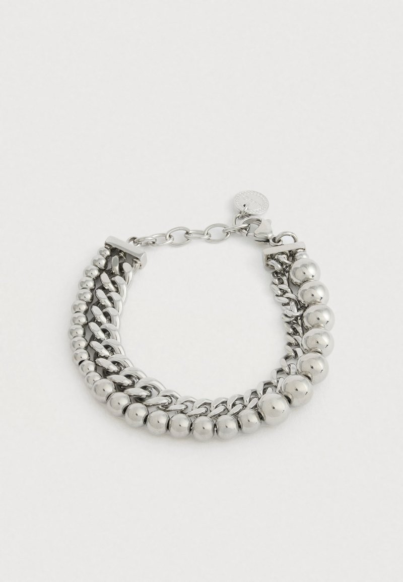 Bracciale argento con due stili di catena e accenti di perline rotonde, fissato con un gancio regolabile e un piccolo charm con marchio.