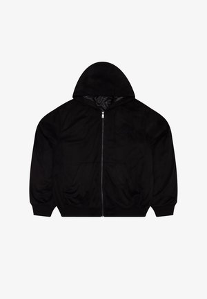 Sudadera con cremallera negra de textura suave, con capucha, dos bolsillos frontales y un logo bordado en el pecho.