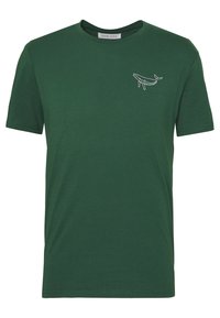 Camiseta de algodón verde con cuello redondo. Cuenta con un diseño de ballena bordado en blanco en el lado izquierdo del pecho. Manga corta, ajuste casual.