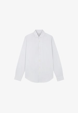 Camisa blanca de manga larga con botones, cuello clásico y dobladillo recto, mostrada desplegada sobre un fondo blanco.