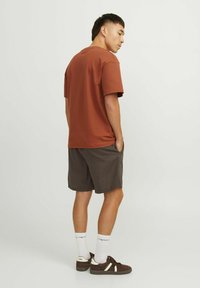 Jack & Jones JPSTJAIDEN JOGGER  - Träningsbyxor - seal brown