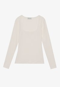 Top cu mânecă lungă, cu croială ribbed, de culoare albă-crem, cu decolteu pătrat. Textură moale și design ajustat, având eticheta "ANNA FIELD."