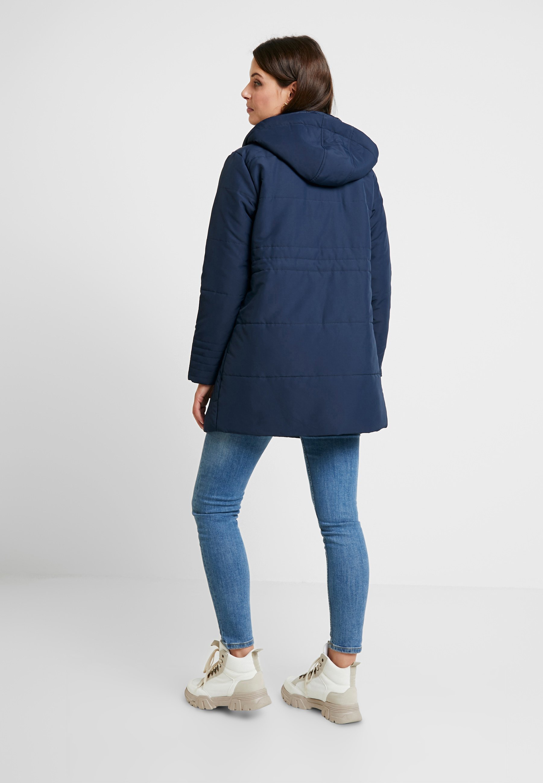 MAMALICIOUS MLLEXI PADDED JACKE 3IN1 Kort kåpe frakk MAMALICIOUS MLSHELLA 3IN1 TIKKA - Kort kåpe / frakk - navy blazer