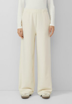 - Spodnie treningowe