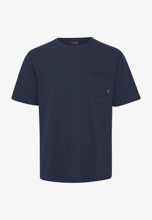 Mørkeblå bomulls t-skjorte med korte ermer, rund hals og en lomme på venstre bryst. Myk tekstur med en avslappet passform, med subtil merking.