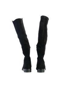 Zwarte suède boven-de-knie laarzen met een rechte schacht en platte hak. Voorzien van een zijrits en een gladde textuur.