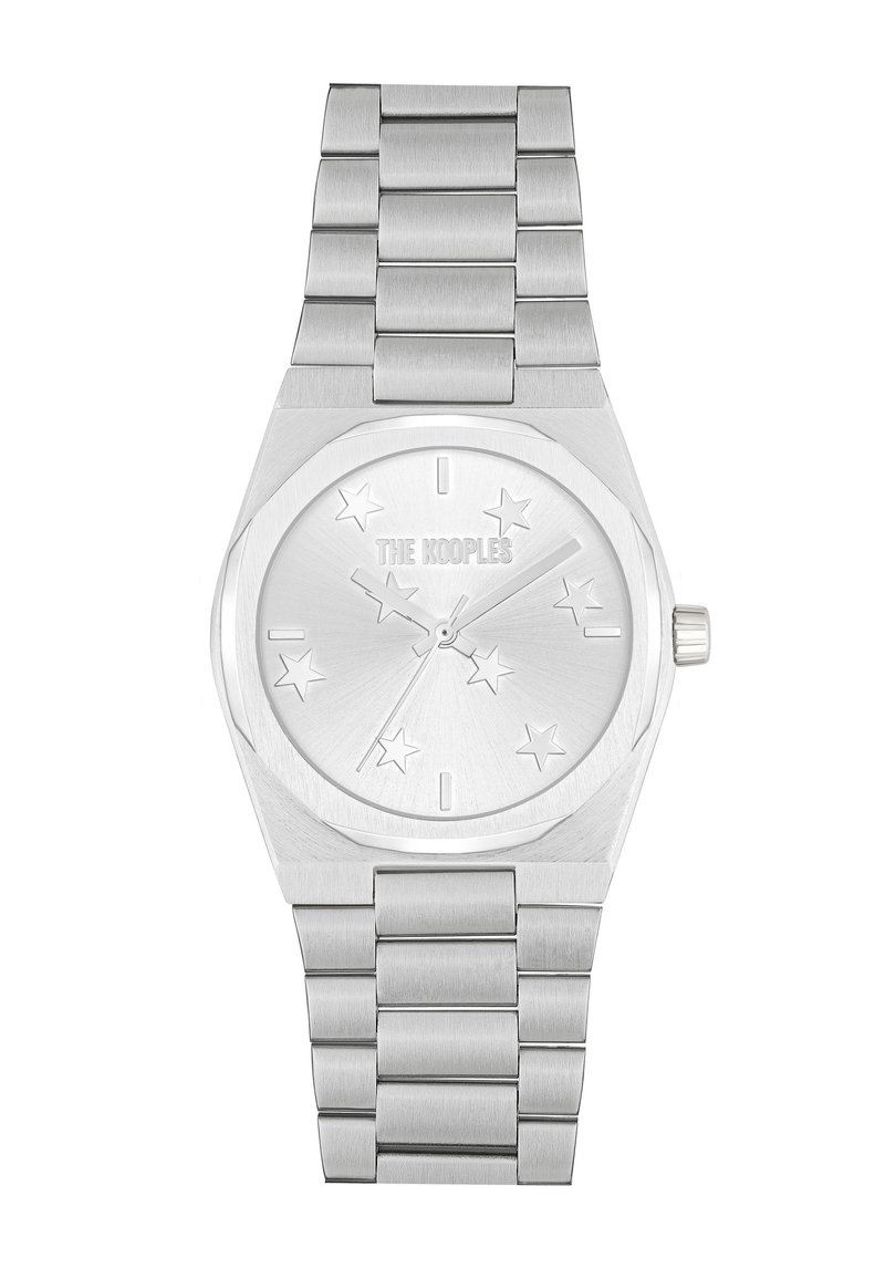 Reloj de acero inoxidable plateado con una caja octagonal, esfera con patrón de estrella y una pulsera de eslabones de metal cepillado. Diseño minimalista, sin números.