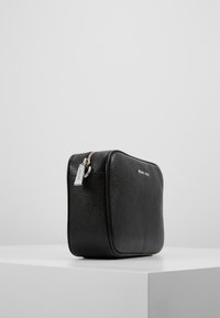 MICHAEL Michael Kors JET CAMERA - Rankinė per petį - black