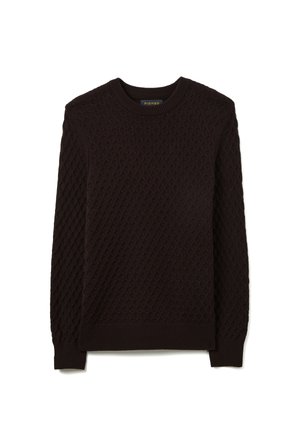Pull en tricot brun foncé avec un motif en forme de losange texturé, col rond côtelé et poignets côtelés. Tissu doux avec une coupe décontractée et des fentes sur les côtés.