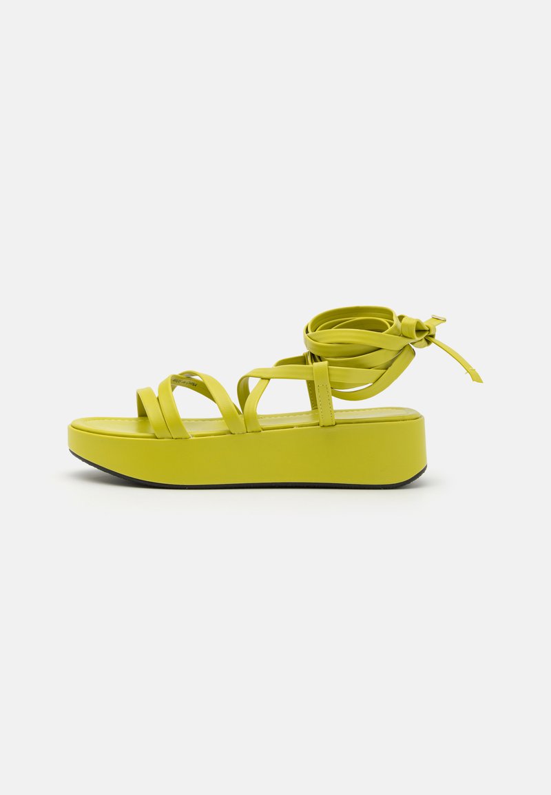Sandali con plateau