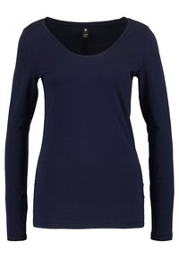 Marinblå långärmad t-shirt i mjukt bomullstyg. Har en bred, rund halsringning och slim fit, med en liten logotyp på vänster bröst.