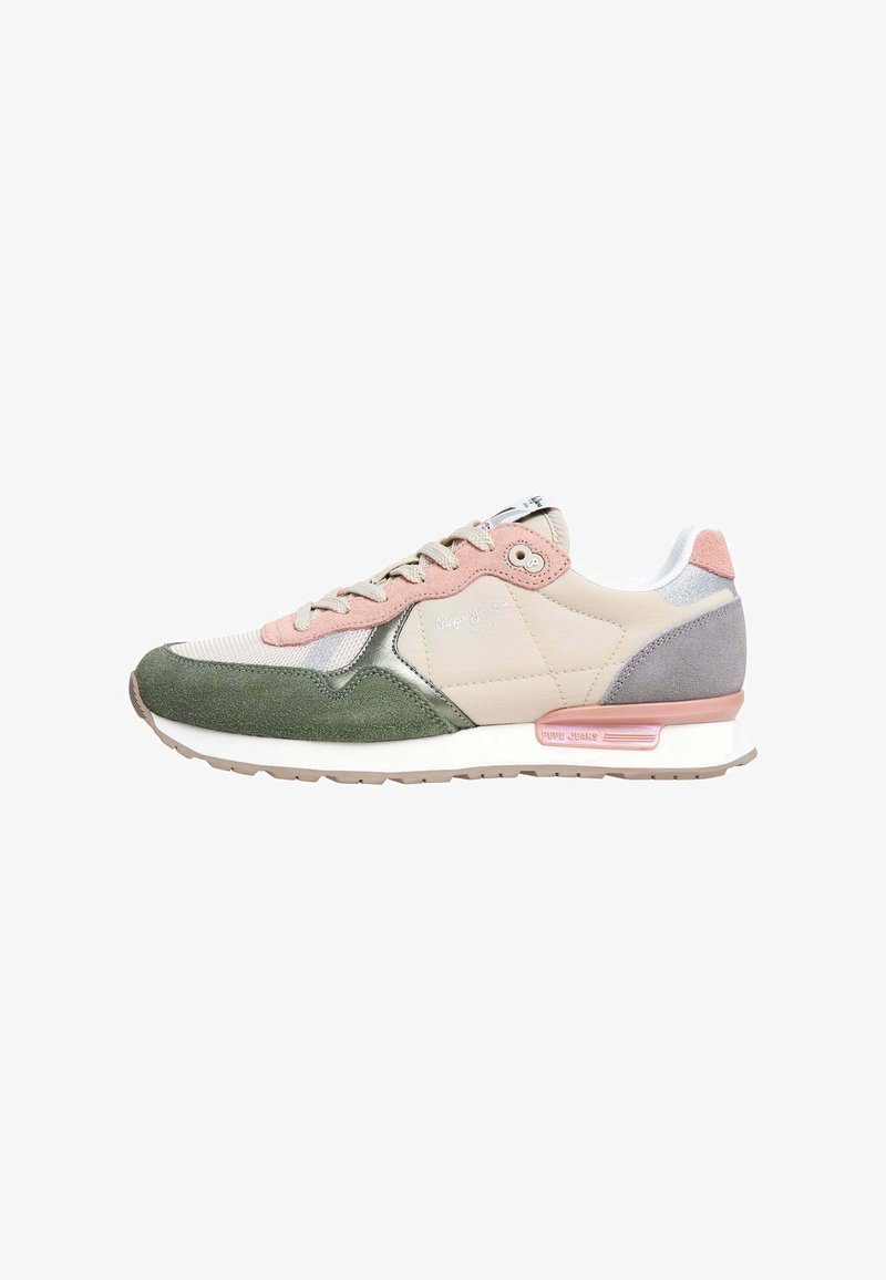 Baskets rose, vert, beige et gris avec semelle et lacets blancs, marqué Pepe Jeans sur le côté et le talon, vue latérale sur fond blanc.