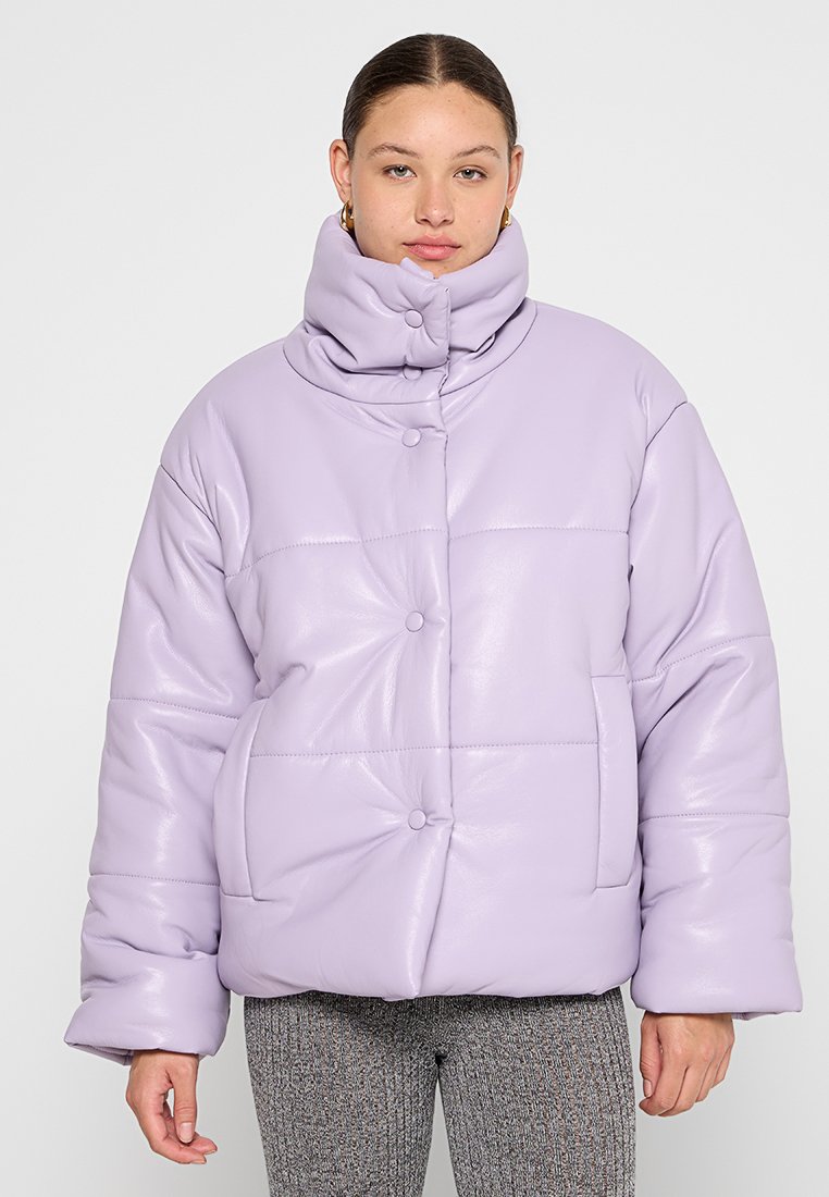 Nanushka Imitatieleren jas lila