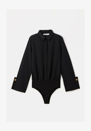 Bodysuit noir à manches longues avec un col, des boutons à l'avant et une taille élastiquée. Présente des poignets larges avec des boutons en ton doré.