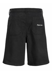 Short en jean noir avec deux poches arrière, une poche avec un texte brodé blanc « Original Studios » sur le côté droit.