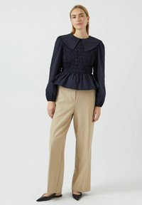 YAS GESMOKTES ROMA - Bluse - navy blazer