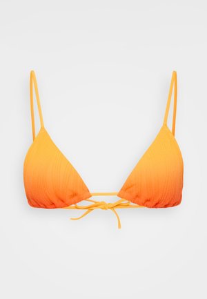 Haut de bikini triangulaire avec des bretelles réglables, présentant un dégradé de jaune à orange. Le tissu a une texture finition.