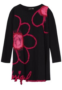 Czarny top z długim rękawem z dużymi różowymi kwiatowymi wzorami z teksturowanymi konturami i falbaną. Logo marki znajduje się na dekolcie.