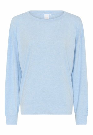Camiseta de manga larga azul claro, confeccionada en una tela suave, con un escote amplio, hombros caídos y puños acanalados, en un corte relajado.