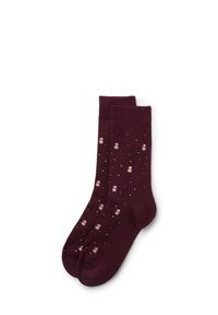 Chaussettes bordeaux en tissu doux ; présentent des motifs floraux et de petits points blancs espacés uniformément. Le bord-côte est côtelé.