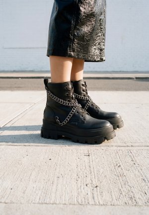 Buffalo, ASPHA RLD CHAIN  - Plateaustiefelette - black