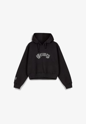 Sudadera corta negra de tejido suave con capucha, cordones y la palabra "Grimey" impresa en strass blancos en la parte delantera.