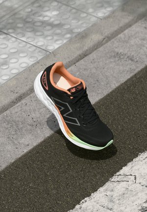 FRESH FOAM 680 - Road running shoes - black