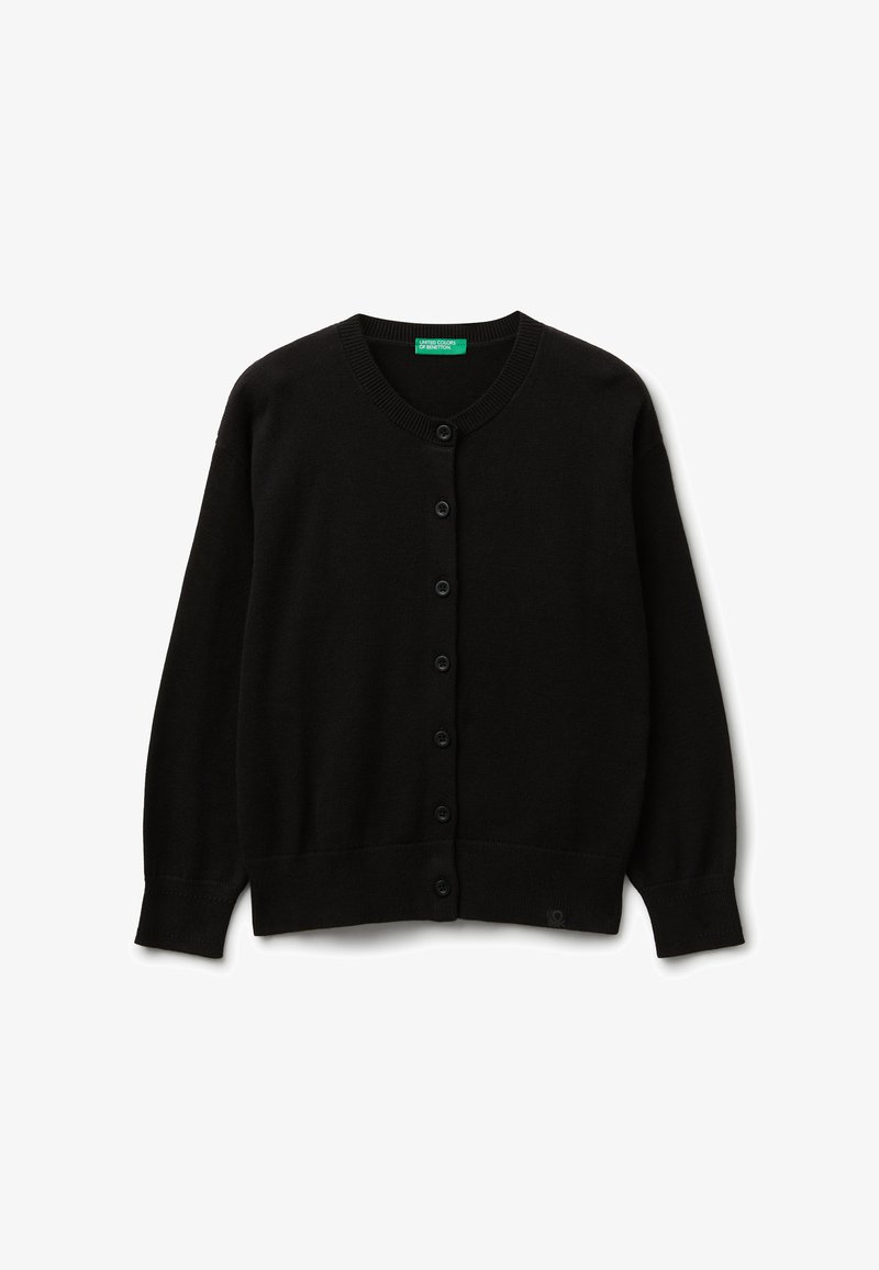 Schwarze Knopf-Cardigan mit langen Ärmeln und geripptem Rundhalsausschnitt, Bündchen und Saum, flach auf einem weißen Hintergrund ausgelegt.