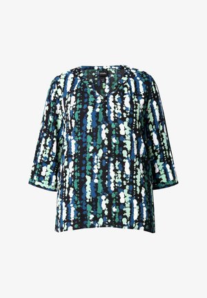 Koszula z nadrukiem z trzema ćwierć rękawami, z czarnym tłem i abstrakcyjnymi wzorami w odcieniach zieleni, niebieskiego i białego. Wycięcie w kształcie litery V.