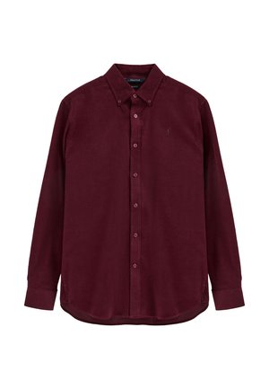 Camisa de manga larga con botones en color burdeos oscuro, con cuello puntiagudo y pequeño logo bordado en el pecho.