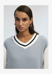 Non sélectionné, blue