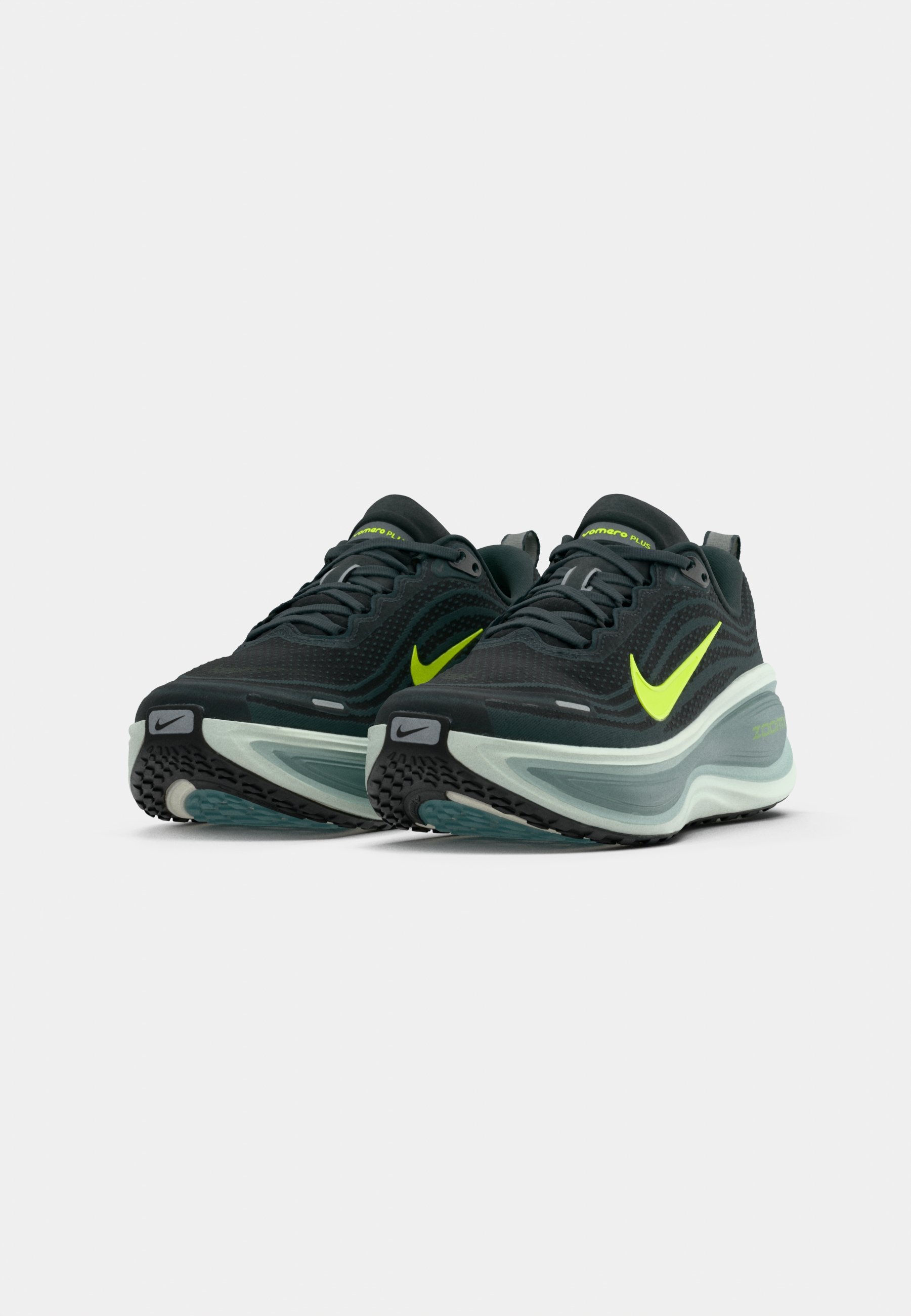 dark green nike running shoes