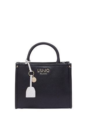Bolso negro Liu Jo Milano con asas superiores, logo dorado y llavero blanco sobre fondo blanco liso.
