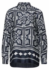 Camicia blu navy a bottoni con motivi floreali e geometrici bianchi. Maniche lunghe, colletto classico e fondo dritto con una leggera curva.