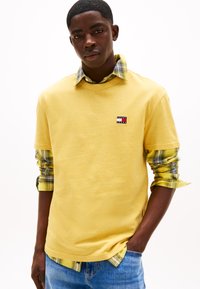 Tommy Jeans - BADGE TEE - T-shirt basic - yellow dahlia melange Immagine in miniatura 1