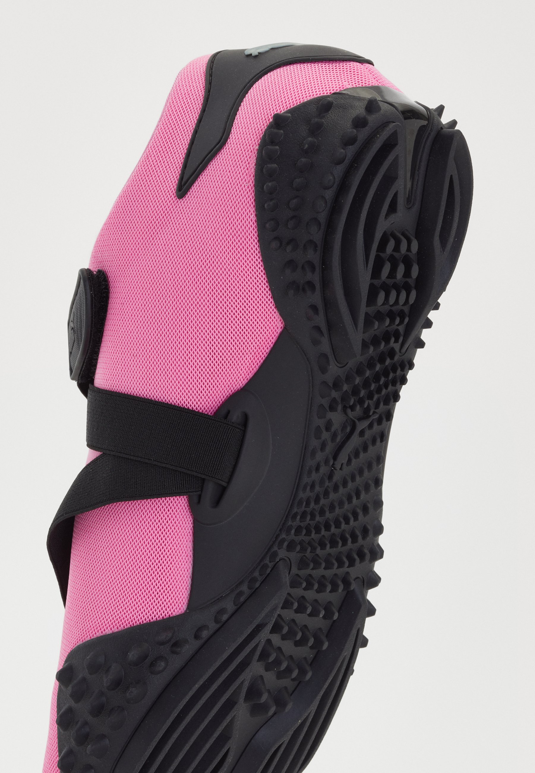 Puma MOSTRO OG UNISEX - Trainers - posie pink/silver