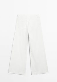 FLARED HIGH-WAIST - Široké džíny - white