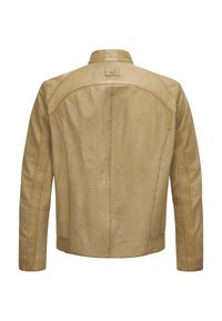 Braune Lederjacke mit strukturiertem Design, ausgestattet mit Stehkragen und Schulternähten. Der Stoff hat eine glatte, leicht strukturierte Oberfläche.