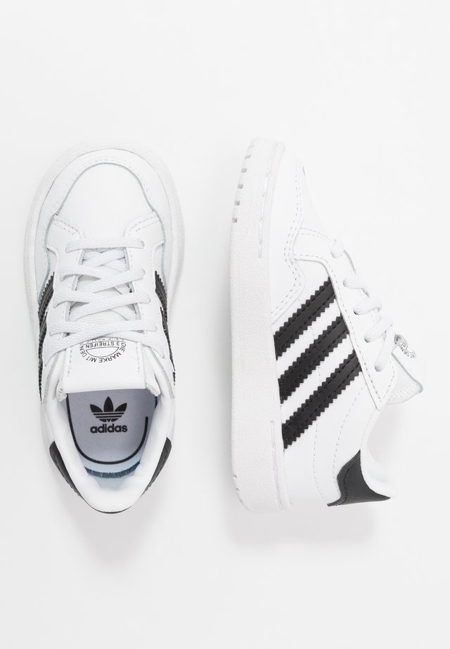 TEAM COURT - Slipper - footwear white/core black