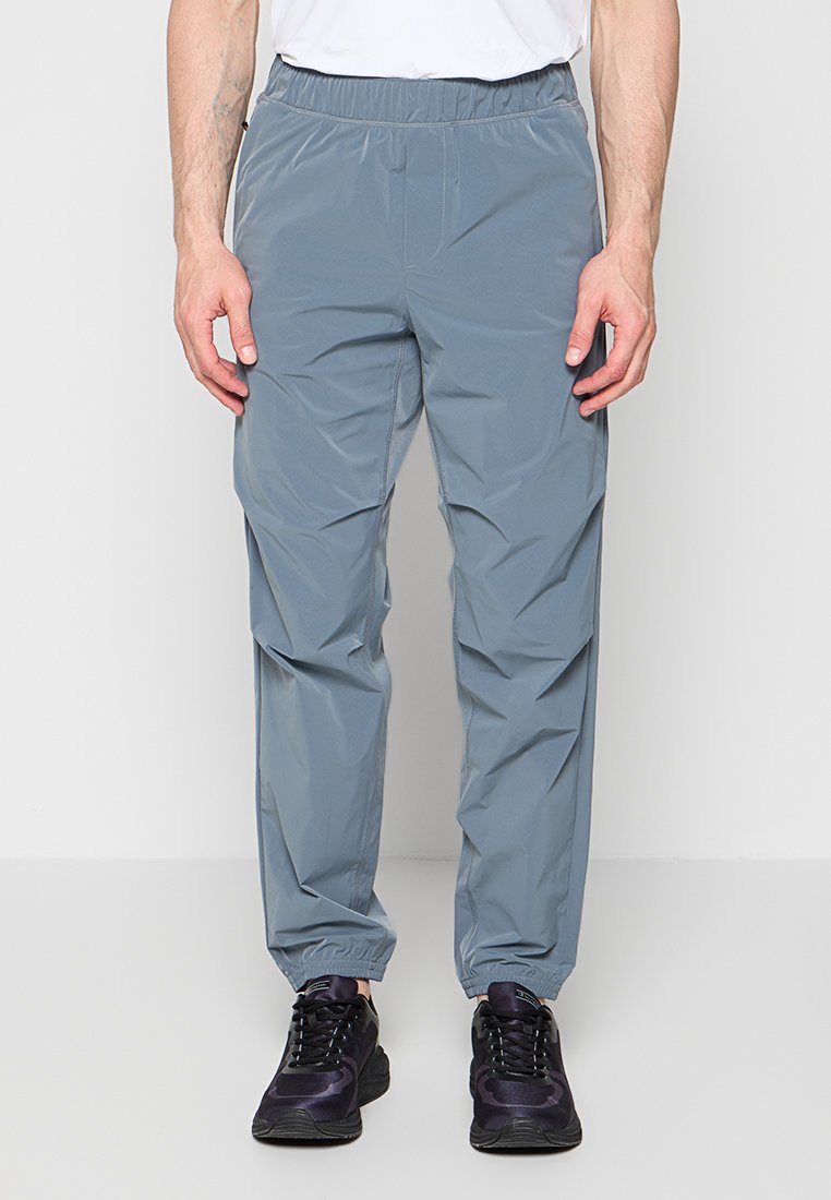 Pantalones montañeros largos