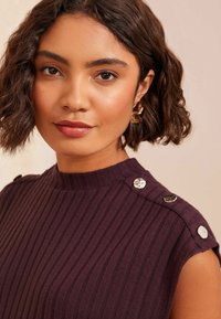 Friends Like These REGULAR FIT - SHOULDER MIDI WITH DETAILING - Svetríkové šaty - red