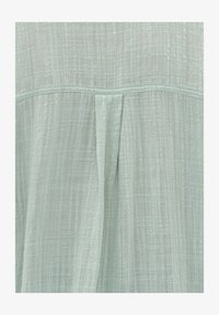 Selected, laurel green