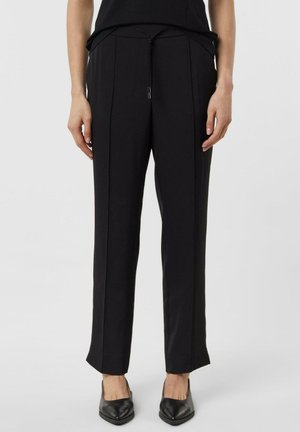 - Spodnie materiałowe