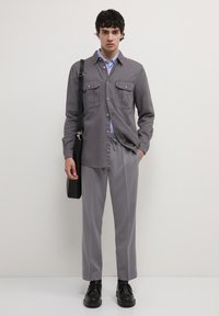 Calliope DE TRAVAIL UNIE - Camicia - gris