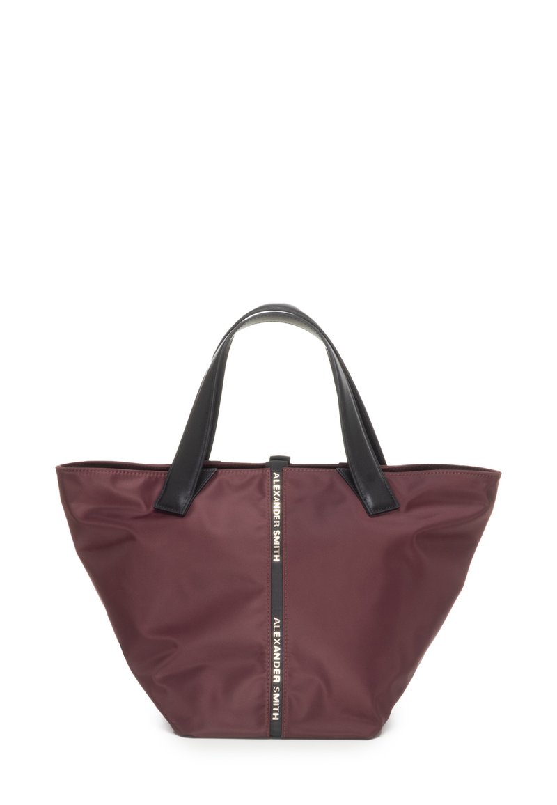 Borsa tote in nylon bordeaux scuro con manici in pelle nera. Presenta una striscia centrale con "ALEXANDER SMITH" in testo bianco. Texture liscia.