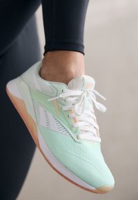 Reebok NANO Trainingsschuh aqudus/peatwi/footwear white/mint