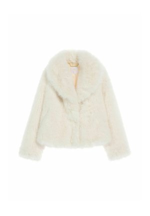 Biała kurtka z sztucznego futra z szerokim odpinanym kołnierzem, skróconym fasonem i miękką fakturą. Posiada mały detal w postaci złotej łańcuszka przy dekolcie.